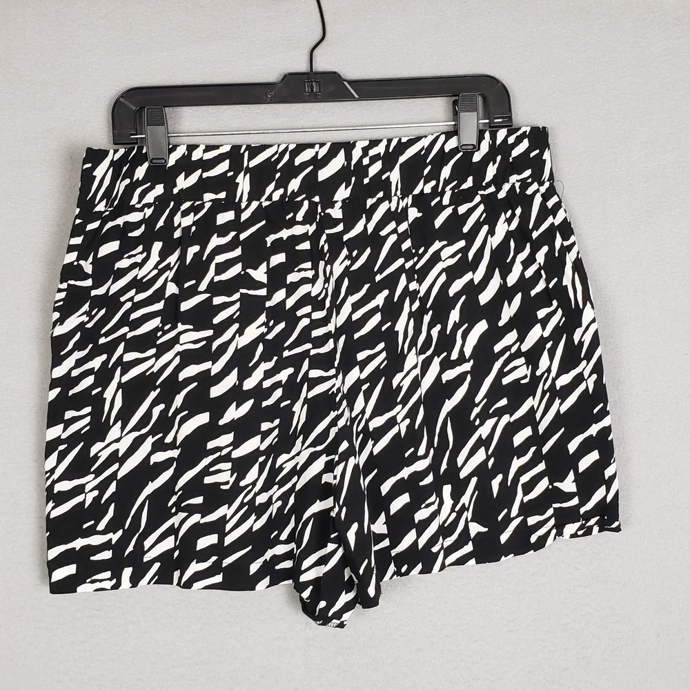 Nine West Size L Pull On Soft Shorts Black White Geometric Stripe Comfy Casual